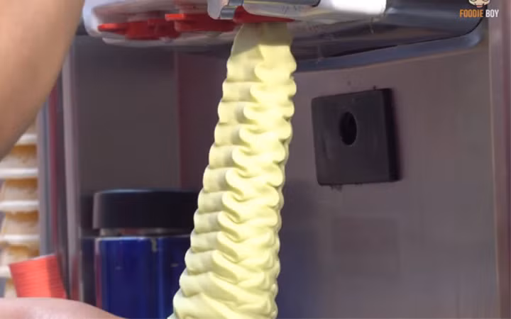 Món này này có vị trà xanh, sô cô la, vani... (Ảnh: hayvip.com)