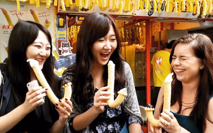 Món kem lạ mắt này rất hấp dẫn giới trẻ (Ảnh: Zing)