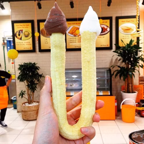 Món kem có hình dáng độc đáo này được các bạn trẻ ưa chuộng (Ảnh: KT)