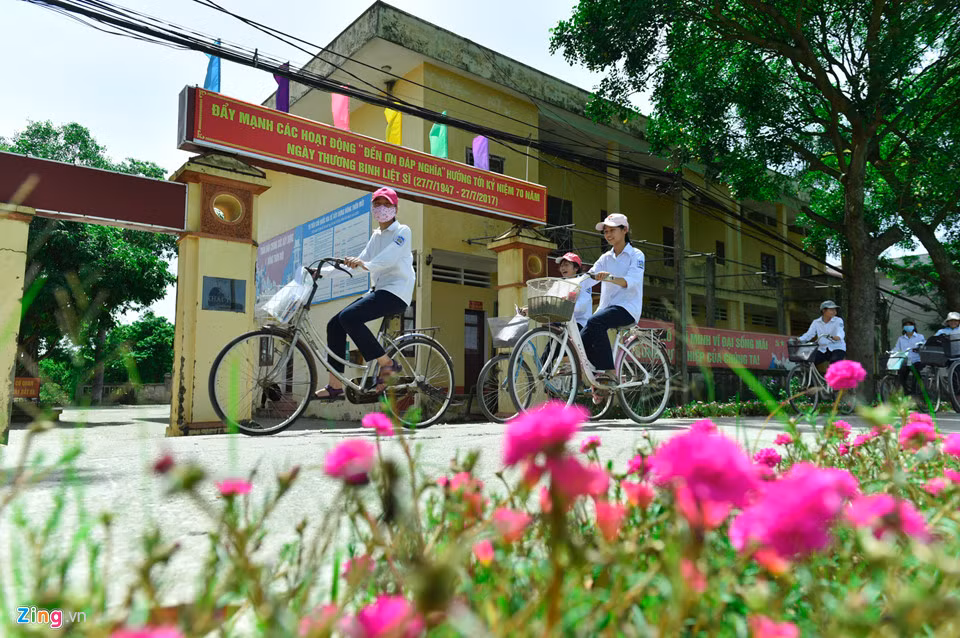 Đường hoa mười giờ ở ngoại thành Hà Nội không chỉ tạo cảnh quan môi trường xanh - sạch - đẹp mà còn tránh được việc lấn chiếm hành lang giao thông. Khi đường hoa hình thành, nhiều hộ gia đình sống dọc trục đường chính cũng đã tự cải tạo khuôn viên, hành lang để trồng hoa, cây cảnh.