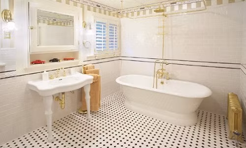 Nên chọn gạch granite (đá) cho phòng tắm thay vì gạch ceramic bởi chất liệu đá cứng, không bị rạn nứt hay chịu ảnh của nước. Ảnh: Gạch Đồng Tâm.