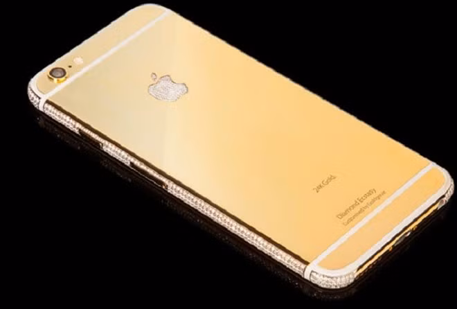 iPhone 6 đặc biệt được Goldgenie chế tác lại với các chất liệu sang trọng như vàng 24 carat, vàng hồng và bạch kim có giá 3,5 triệu USD. Ảnh: Daily Star.