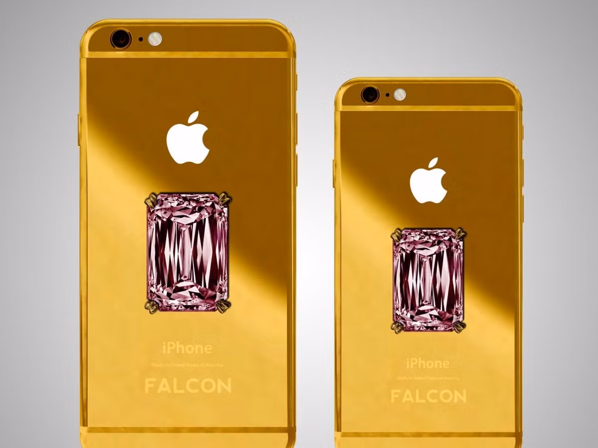 Sản phẩm được đính kim cương 24 carat và bảo hành trọn đời. Ảnh: Apple.