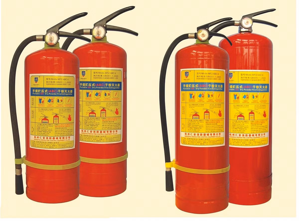 Các gia đình nên đặt bình cứu hỏa ở nơi khô ráo, dễ nhìn thấy, tránh ánh nắng trực tiếp. Thực tế, nhiều gia đình mua bình chữa cháy nhưng lại không biết sử dụng. Vì vậy, đừng bỏ lỡ cơ hội cứu mình khi cháy chung cư chỉ vì không biết cách sử dụng bình chữa cháy. Ảnh minh họa: Internet.