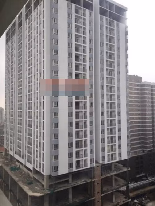 Theo bảng giới thiệu dự án thì chung cư này có 24 tầng nổi, 2 tầng hầm nhưng hiện nay Mỹ Sơn Tower đã được thi công tới 26 tầng nổi, 2 tầng hầm. Ảnh: Kinh doanh &amp; pháp luật.