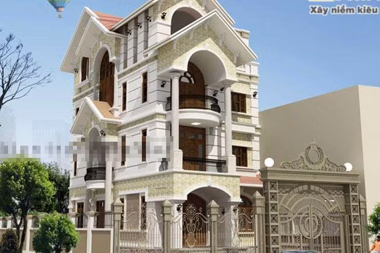 Các hiên ban công rộng, mái ngói xếp lệch tầng, hàng rào hoa sắt xung quanh là điểm nổi bât của ngôi nhà. Ảnh: Betaviet