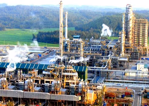 Nhà máy Lọc dầu Dung Quất được xây dựng với tổng mức đầu tư hơn 3 tỷ USD (khoảng 40.000 tỷ đồng). Ảnh: Ndh.