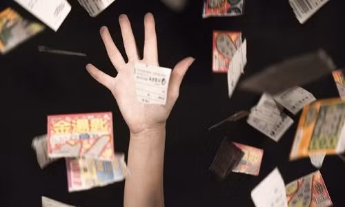 Trung xo so doc dac tram ty, ty phu an choi chay tui roi tu tu