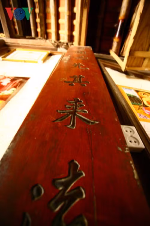 Những câu đối cổ từ thời Nguyễn vẫn được lưu giữ.