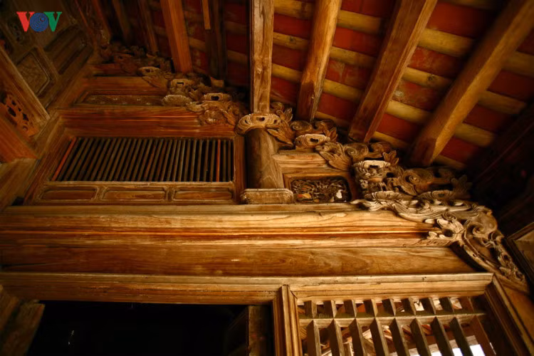 Ngôi nhà cổ của ông Tùng đã được chọn trong số 64 ngôi nhà cổ đuợc khảo sát và giới thiệu ở địa bàn tỉnh Thanh Hoá. Ngôi nhà này được trùng tu trong 7 tháng với sự hỗ trợ về kỹ thuật và tài chính của các tổ chức hợp tác phía Nhật Bản. Đây là lần trùng tu đầu tiên của ngôi nhà.