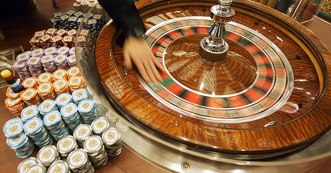 Tại Việt Nam, Tập đoàn Suncity đã hợp tác với tập đoàn Chow Tai Fook (Hong Kong) và công ty quản lý quỹ đầu tư Vinacapital để xây dựng một khu nghỉ dưỡng phức hợp với quy mô 4 tỷ USD tại Hội An (Quảng Nam). Ảnh: BizLive.