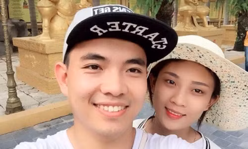 Theo lời của người em họ tên L.A, Vân Anh là cô gái xinh đẹp, nhanh nhẹn và năng động, không thể nghe và nói từ bé. Xuân Tùng cũng có cùng cảnh ngộ với người con gái này.