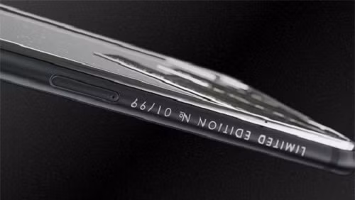 Khách hàng có thể cá nhân hóa chiếc điện thoại yêu thích bằng bất cứ hình ảnh yêu thích nào. Ảnh: Phonearena.