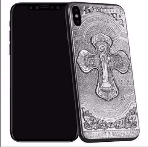 Hiện tại, công ty có 5 thiết kế để lựa chọn, lấy ý tưởng từ dầu mỏ, thiên thạch, núi lửa, kim cương đen và vàng hổ phách. Ảnh: Gsmarena.