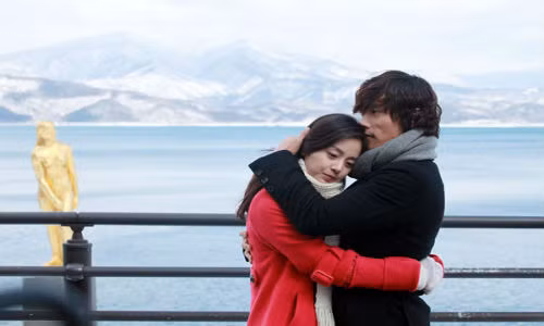 Nói đến những vai diễn thành công nhất của Lee Byung Hun không thể bỏ qua phim truyền hình Iris lên sóng năm 2009. Đây là bộ phim được đầu tư kinh phí khủng khi tiến hành quay tại nhiều quốc gia như Hungary, Nhật Bản... Đổi lại, khi lên sóng, Iris đã được công chúng đón nhận. Thậm chí, giới chuyên môn còn đánh giá đây là một trong những dự án thành công nhất năm 2009.