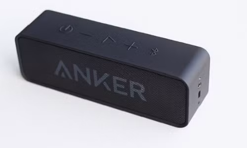 Hiện thị trường loa Bluetooth có rất nhiều tên tuổi, nhưng Anker SoundCore mới là một cuộc cách mạng thực sự. Nó không chỉ mang đến âm thanh ấn tượng mà mức giá cũng khá mềm, chỉ khoảng 1,3 triệu đồng.