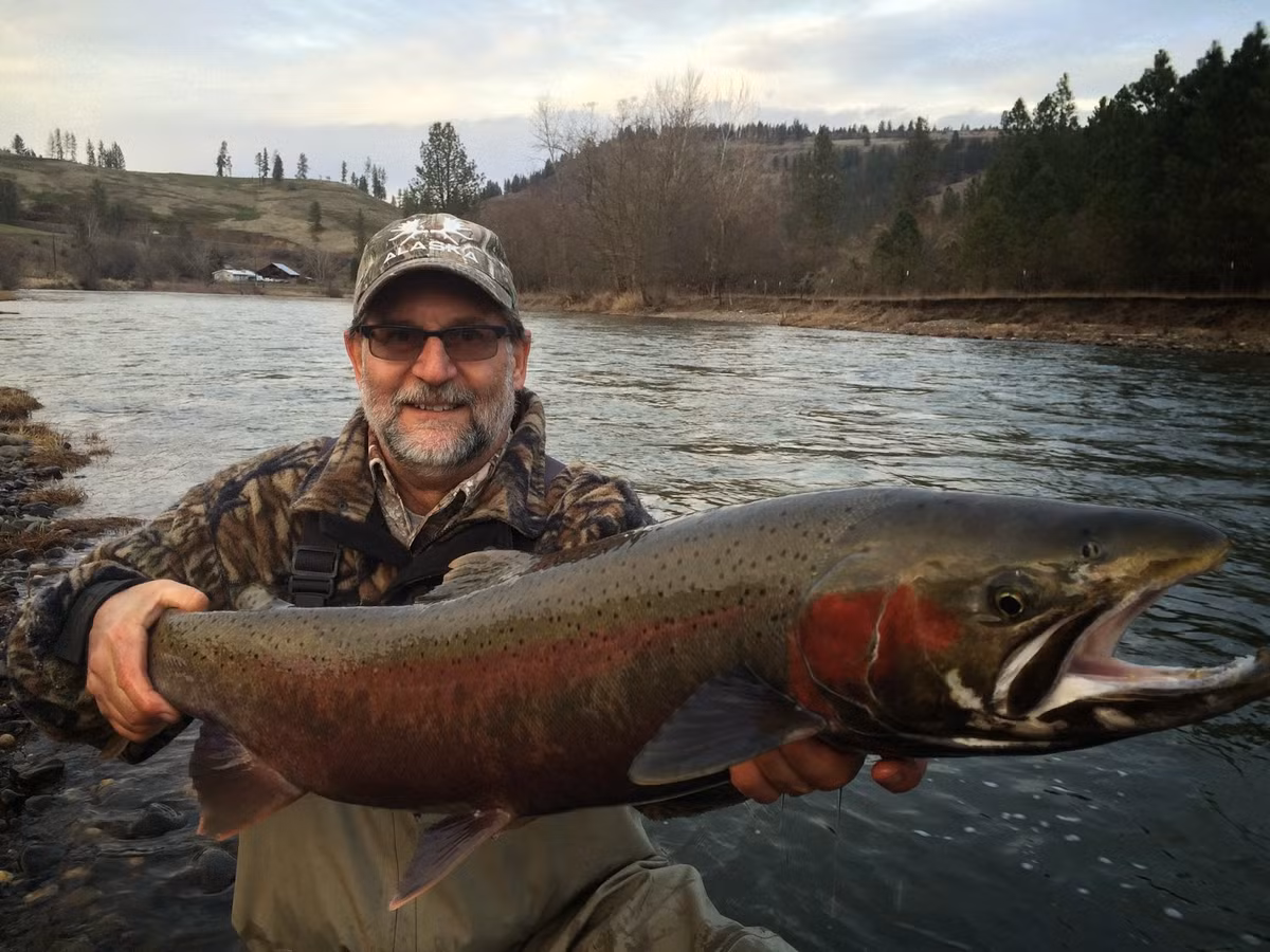 Cùng một đoạn trên sông nhưng có người buông cần là cá cắn câu, có người ngồi đợi cả đêm vẫn trắng tay. Ảnh: Blogspot.