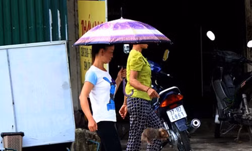 Kinh hai dong vat hoang da ban cong khai o cho