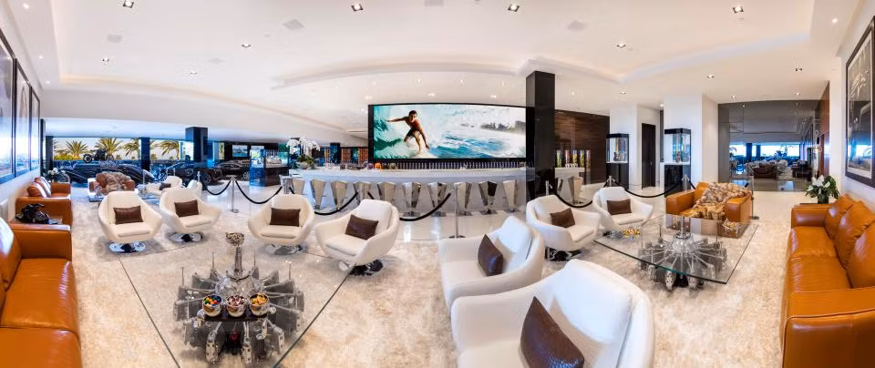 Phòng giải trí đầy đủ thiết bị nghe nhìn hiện đại.