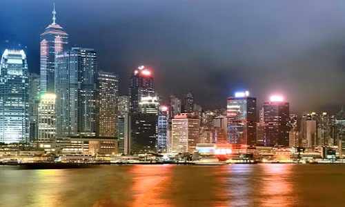 Hong Kong, Trung Quốc: Xếp hạng 1 trong danh sách với 7.827 tòa nhà cao tầng trên diện tích 1.053km2.