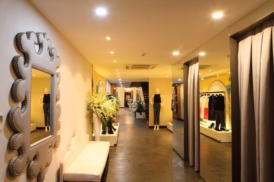 Người đẹp "Mùa hè lạnh" sở hữu một cửa hàng thời trang cao cấp siêu tiền tỷ với diện tích hơn 600m2 trên đường Đồng Khởi (Q.1, TP.HCM). Ảnh: Infonet.