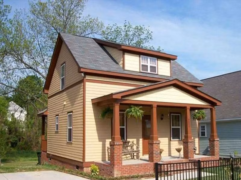 Ngôi nhà 1 tầng mái dốc theo phong cách phương Tây là không gian sống lý tưởng ở vùng nông thôn, ngoại thành. Ảnh: Angovat.