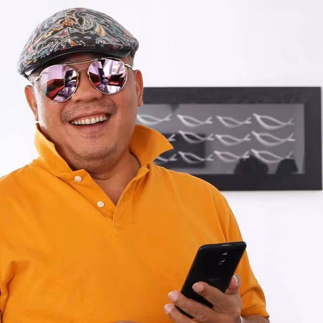 Doanh nhân Hoàng Khải là người đầu tiên sử dụng Vertu ở Việt Nam. Ông đã mua chiếc Vertu của mình ở Singapore. Ảnh: Bizlive.