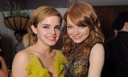 Cuộc đối đầu giữa hai nàng Emma: Một hạng mục thú vị truyền thống mà MTV tổ chức là Nụ hôn lãng mạn nhất. Năm nay, đó được coi là cuộc đối đầu giữa Emma Stone và Emma Watson. Ở La La Land, Stone có nhiều khoảnh khắc mặn nồng với Ryan Gosling. Còn Watson lại có được điều đó với Dan Stevens trong bom tấn có doanh thu hơn 1 tỷ USD Beauty and the Beast.