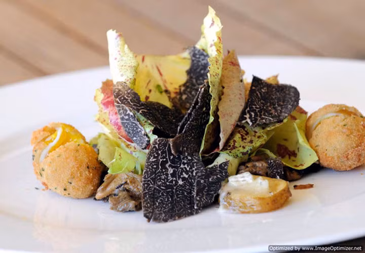 Vị khá nhạt nhưng hương vị kỳ diệu của nấm siêu đắt này có thể khiến mọi thực khách cao cấp nhất hài lòng. Ảnh: Blogspot.