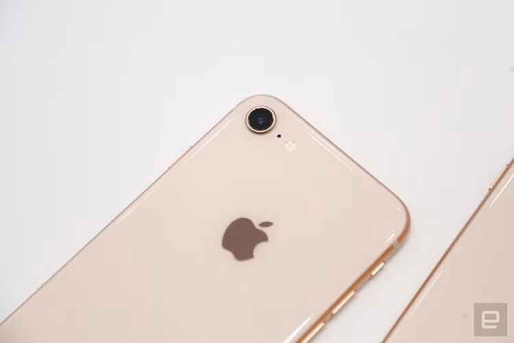 iPhone 8, 8 Plus tuy có những nâng cấp đáng kể, nhưng lại quá mờ nhạt trước iPhone X.