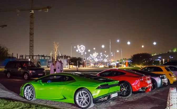 Nhiều đại gia Qatar còn mang dàn siêu xe đắt đỏ ra đua trên phố để "giải nhiệt". Ảnh: David Jeffery.