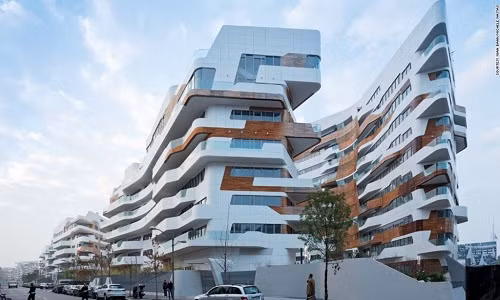 Citylife (Italy) được thiết kế với 7 tòa nhà sở hữu những đường nét cong độc đáo, được kiến trúc sư khẳng định nhằm phân chia ánh sáng, tạo cảm giác thông thoáng cho tòa nhà.