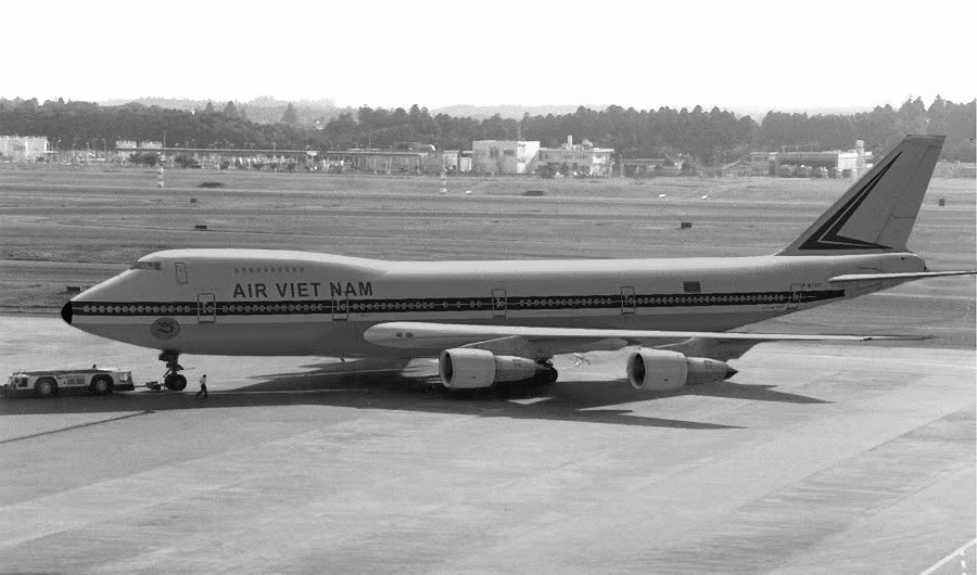 Năm 1975, Air Viet Nam ngừng hoạt động sau khi chiến tranh Việt Nam kết thúc. Ảnh: Printest.