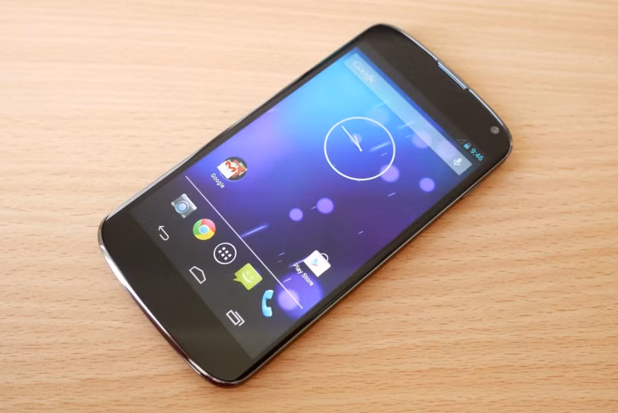 Ngày 13/11/2012, Google Play chính thức mở cửa nhận đặt trước hai sản phẩm "hot" là smartphone Nexus 4 và máy tính bảng Retina Nexus 10. Chưa đầy một tiếng sau khi chính thức nhận đặt hàng, website của Google tại Mỹ, Australia đã hết hàng. Ảnh: Tech Times.