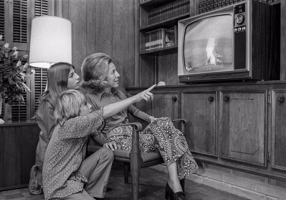 Sự thích thú hiển thị trên gương mặt của mọi người những năm đầu thập niên 1960. Ảnh: The Atlantic.