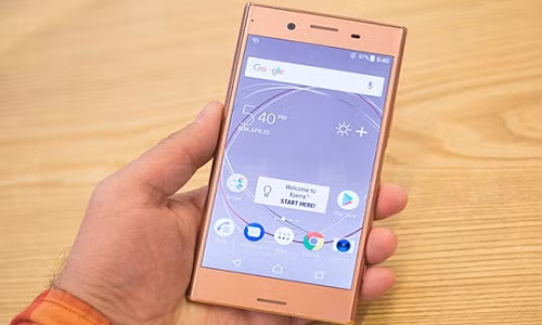 Ngày 28/4, tại một sự kiện do Sony tổ chức, các phóng viên công nghệ đã có điều kiện “mục sở thị” chiếc Sony Xperia XZ Premium màu hồng vàng. Smartphone này vốn chỉ có các màu đen và bạc.