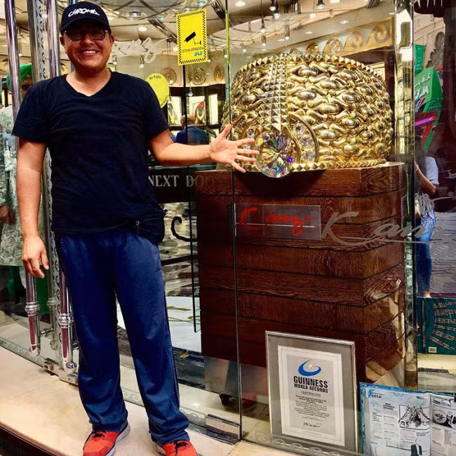 Chiếc nhẫn vàng nặng nhất thế giới.