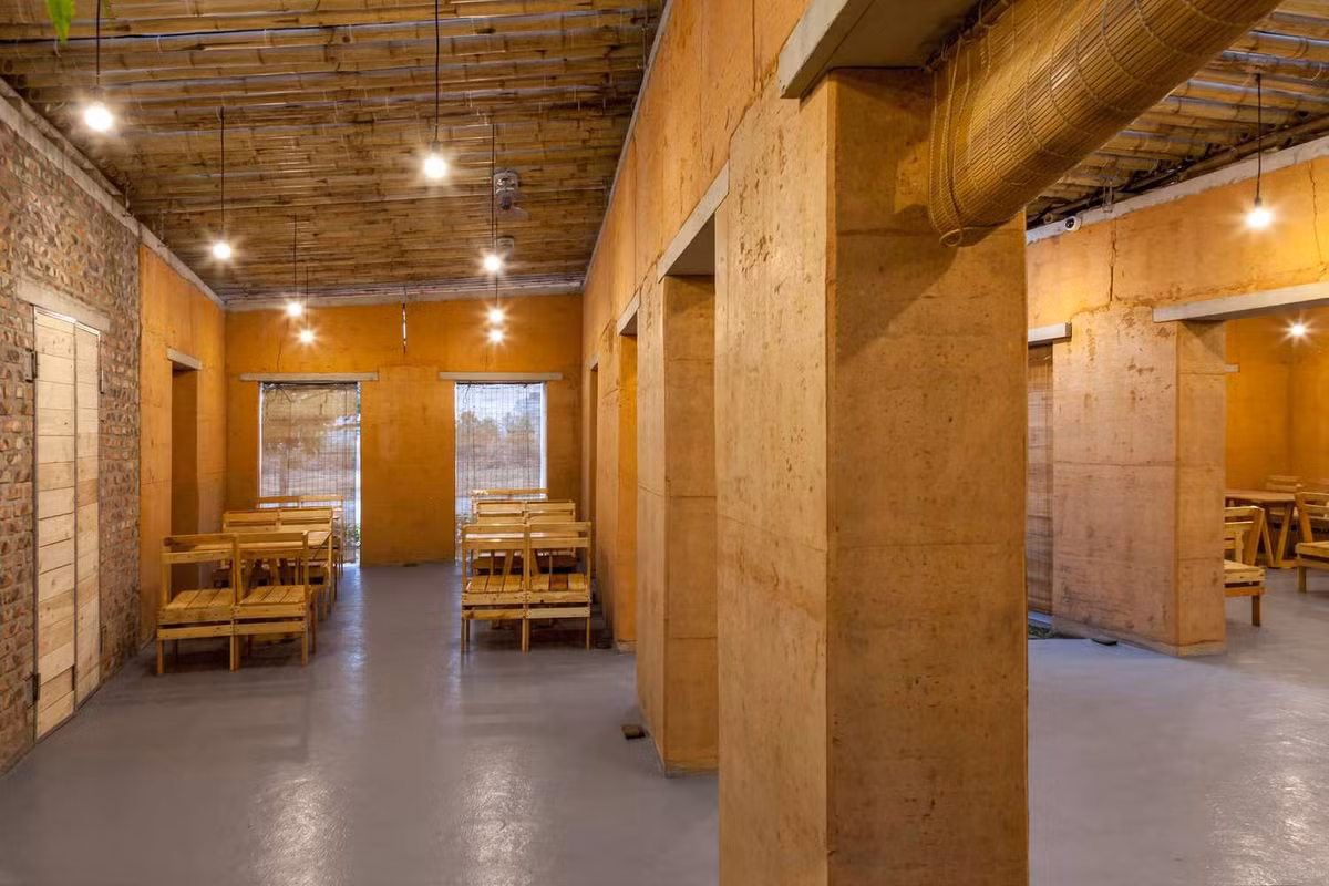 Mành che cửa gợi nhớ không gian nhà xưa ở Việt Nam. Ảnh: Archdaily.