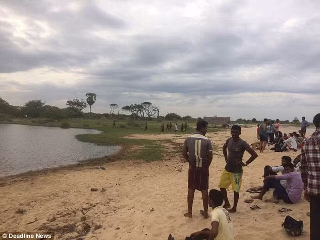 Nha bao Tay rua tay bi ca sau keo xuong an thit-Hinh-2