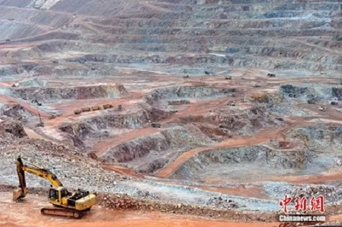 Mỏ vàng lộ thiên lớn nhất Trung Quốc - Zijinshan nằm ở quận Shanghang, tỉnh Phúc Kiến. Mỏ bắt đầu hoạt động vào năm 1993, đến nay mỏ đã khai thác hơn 150 tấn quặng vàng. Ảnh: Chinanews.