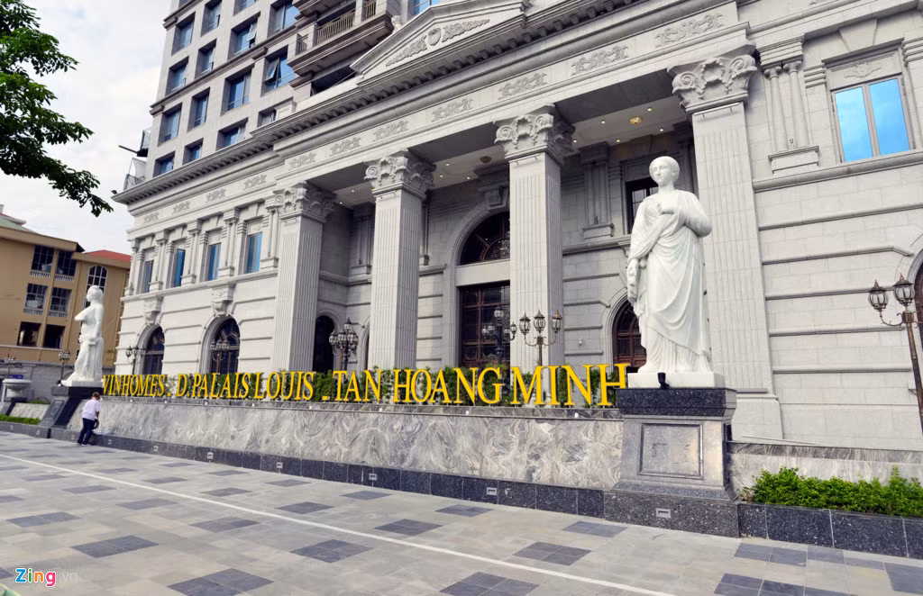 Tuy nhiên, một đại diện Tân Hoàng Minh từng cho biết trên VietnamFinance rằng dự án vẫn do tập đoàn này làm chủ đầu tư, còn Vinhomes là đơn vị đứng ra phân phối. Đến nay, dự án vẫn đang hoàn thiện. Chưa có bất kỳ căn hộ nào được đưa vào sử dụng.