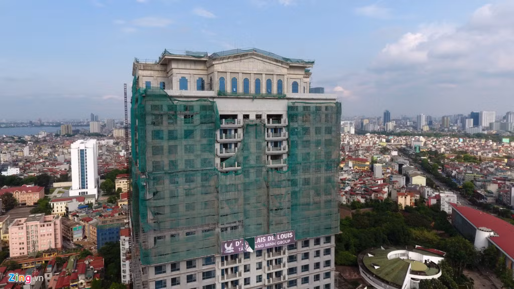 Mỗi m2 căn hộ được rao bán với giá trên 145 triệu đồng. Như vậy, để sở hữu, khách hàng sẽ phải bỏ ra hàng chục tỷ đồng. Dự án tại Nguyễn Văn Huyên bị chậm tiến độ khá lâu so với ban đầu chủ đầu tư tuyên bố. Liên lục phải giãn tiến độ khiến năm 2014, Tân Hoàng Minh Mặc phải trả lại tiền đặt cọc cho khoảng 60 nhà đầu tư do tiến độ không như cam kết.