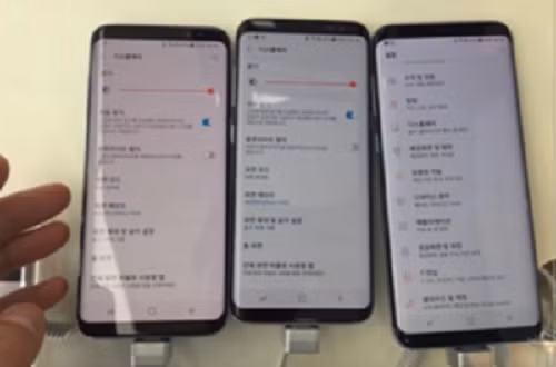 Những bức ảnh chụp Galaxy S8 với màn hình đỏ kỳ lại lan truyền khắp mạng xã hội. Ảnh: Phone Arena.