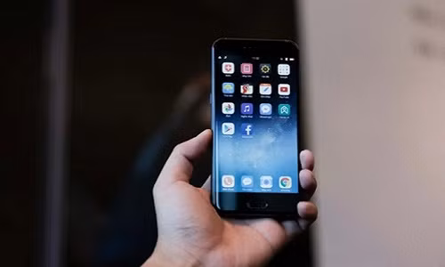 Với giá 9,789 triệu đồng, Bphone 2017 nằm trong phân khúc cận cao cấp. Dù có nhiều đặc điểm nổi bật nhưng để có được thành công, sản phẩm mới của Bkav phải vượt qua không ít đối thủ mạnh ngang tầm giá. Ảnh: Tinhte.