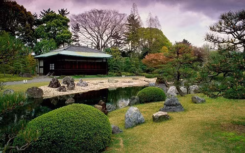 Hồ nước trong vắt. Ảnh: Youinjapan.