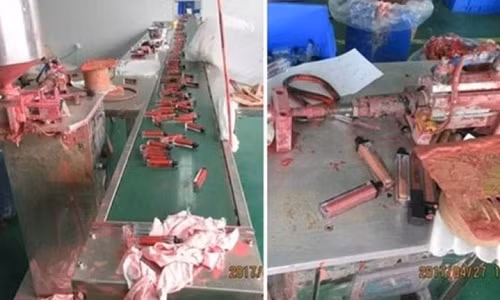 Son môi nhão nhoét, lem nhem khắp nơi.