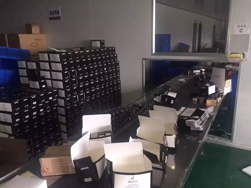 Nhiều mỹ phẩm giả giống thật đến nỗi việc phân biệt cũng vô cùng khó khăn.