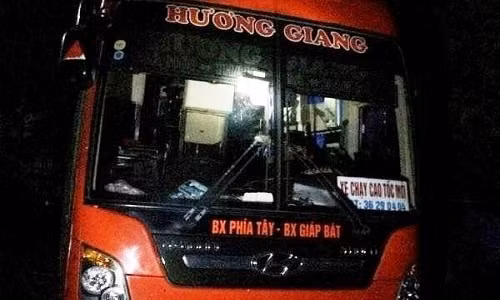 Nhoi nhet 94 hanh khach tren xe 45 cho