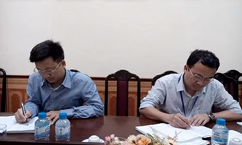 Yeu cau hoc sinh phai mua sach cua truong: Phong GD&DT phu nhan