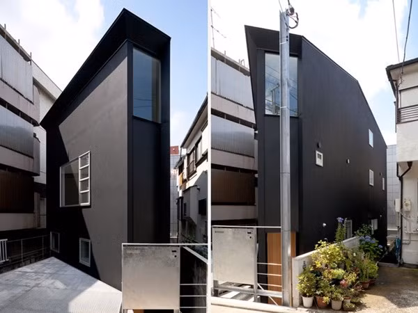 Ngôi nhà siêu mỏng có mặt tiền thấp hơn đường chính 1.5 mét. Ảnh: House.
